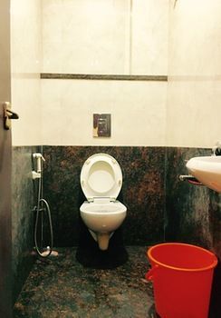 Bhimas Inn -Puratchi Thalaivar Dr M G Ramachandran Central Railway Station チェンナイ エクステリア 写真